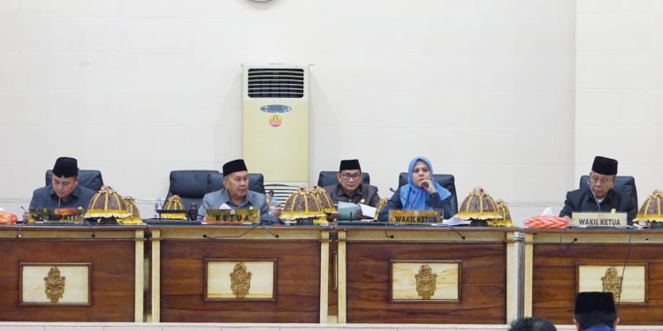 DPRD Wajo Terima Laporan Ranperda APBD 2025, Setiap Fraksi Sampaikan Pandangan Umum
