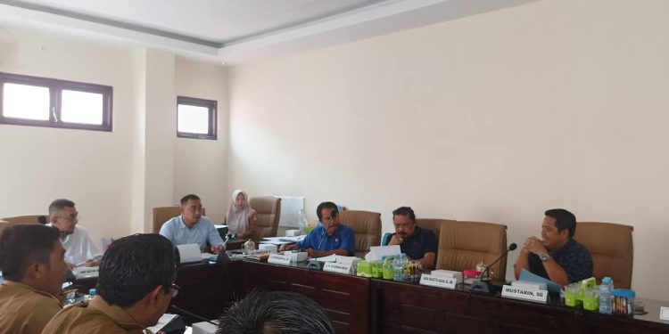Rapat dengan Dinas PUPR, Komisi III DPRD Dorong Pembangunan Jalan Berkualitas dan Perbaikan Infrastruktur di Tahun 2025