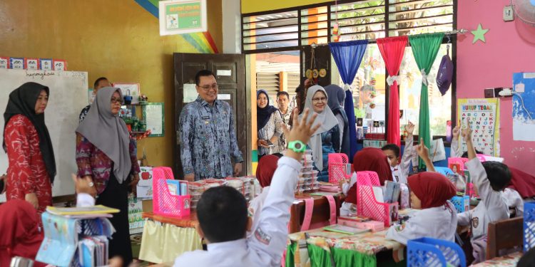Pastikan Program Makanan Bergizi Gratis Berjalan Lancar, Pj Bupati Wajo Kunjungi Tempat Pengolahan Makanan